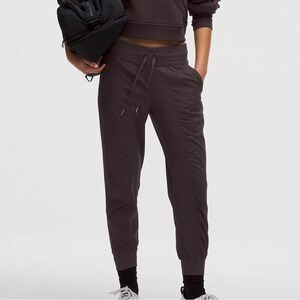 Lululemon Dance Studio Mid-Rise Jogger 7/8 Length // Size 4